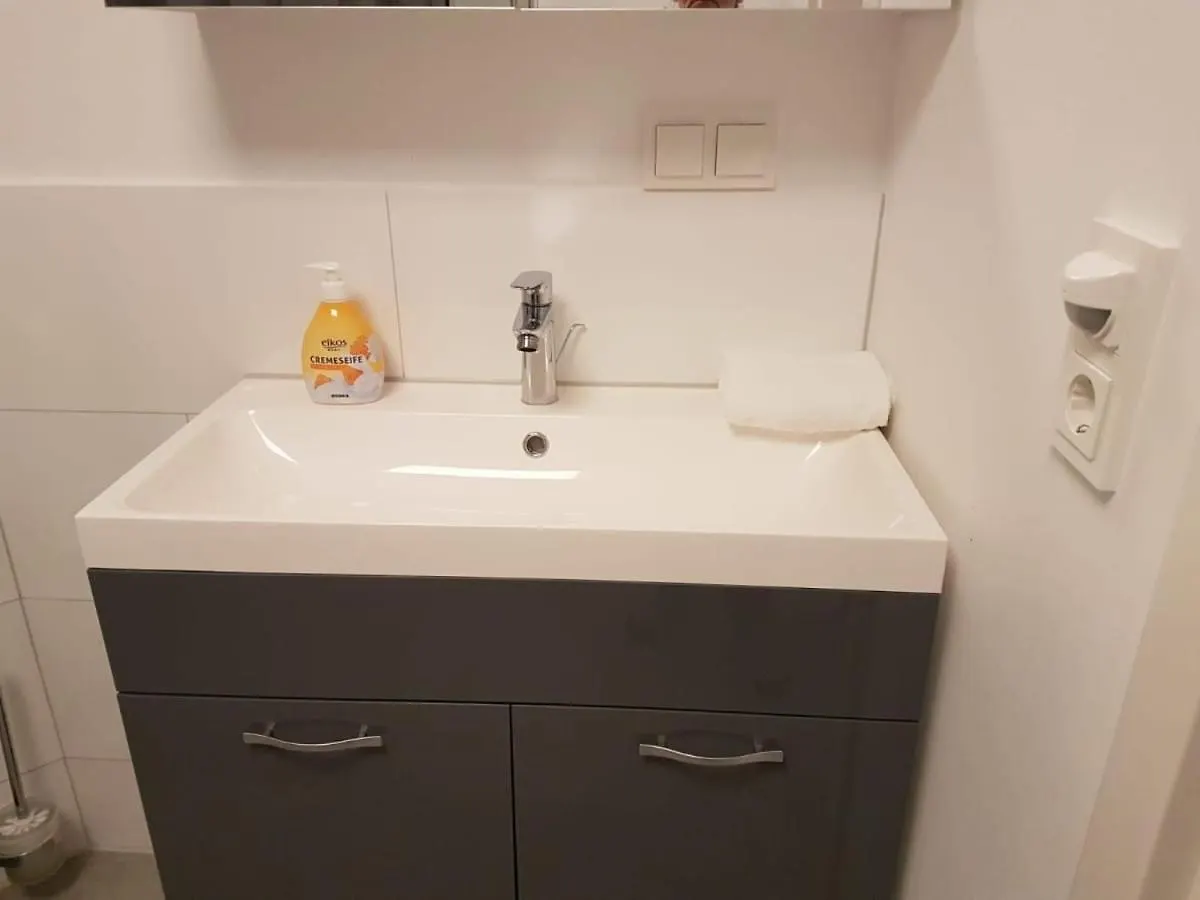 Apartamento Komfort Oase Mit Klimaanlage, Terrasse Und Whirlpool Stuttgart Alemania